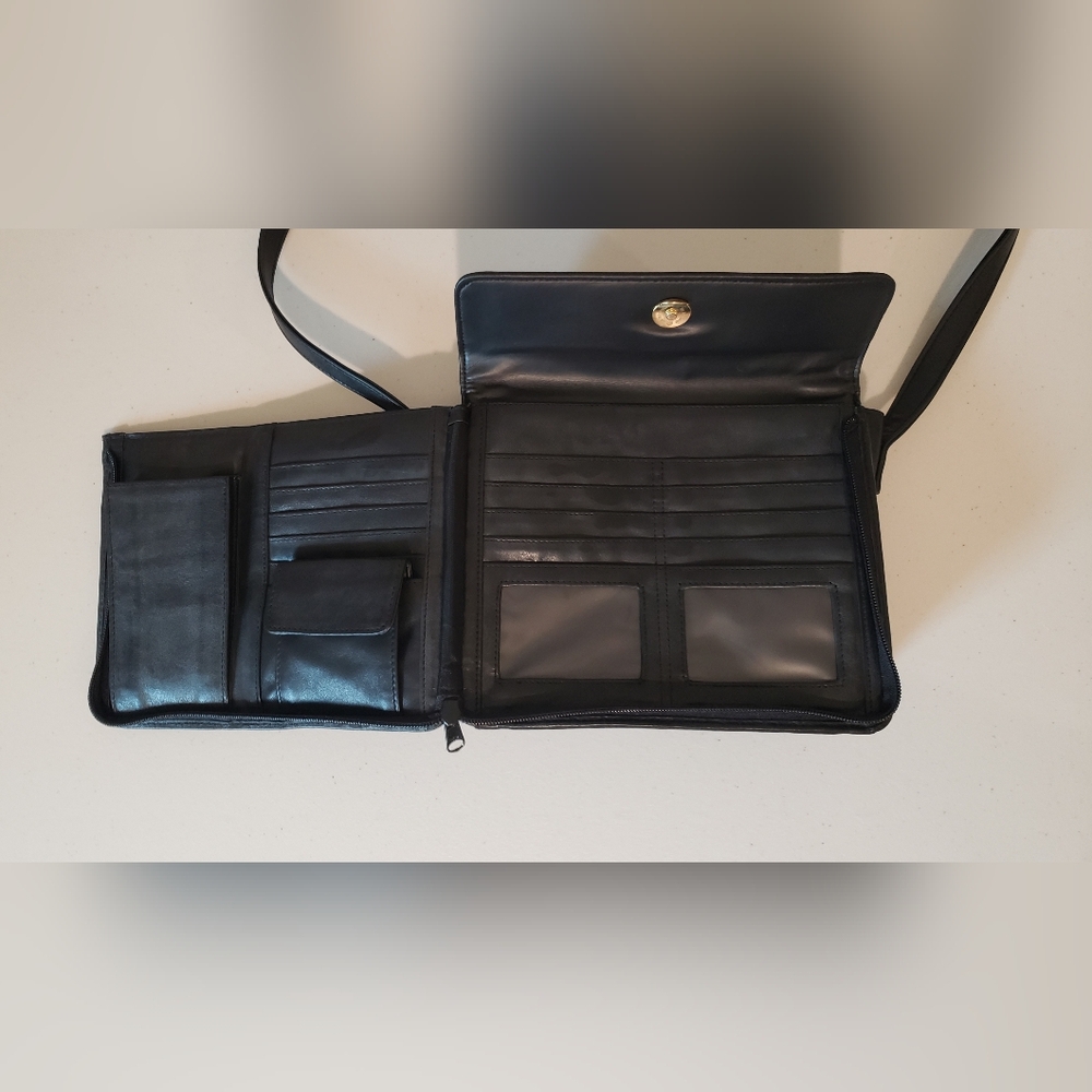 Tignanello Vintage Black Crossbody Organizer Messenger Style Magnetic Cl… - Picture 11 of 16